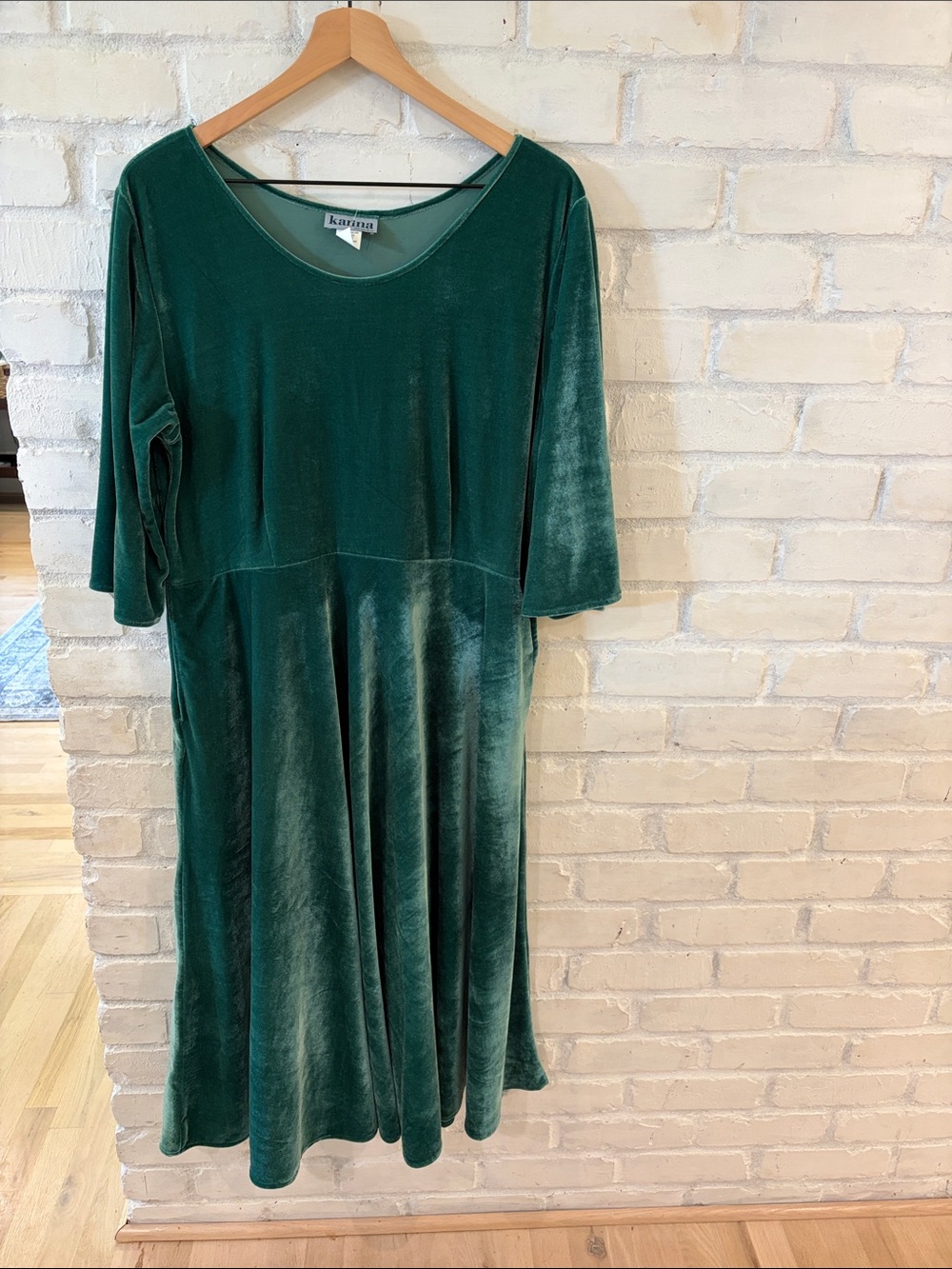 Karina Velvet Midi Dress (B8)